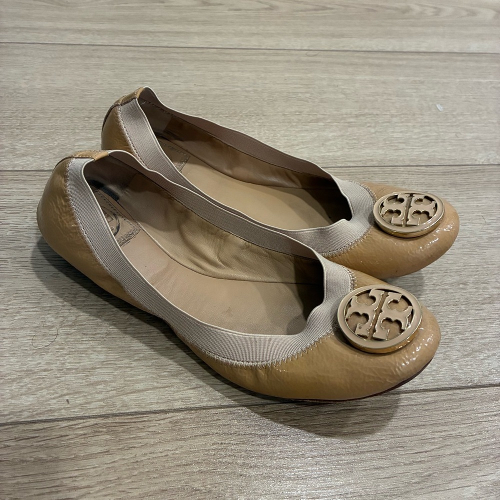 Tory Burch Caroline Nude Tan Parent Leather Ballet Flats Size 7.5